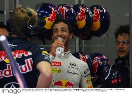 Singapore Grand Prix 17 - 20 September 2015 18.09.2015 - Free Practice 1, Daniel Ricciardo (AUS) Red Bull Racing RB11 