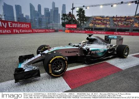 (150918) -- SINGAPORE, Sept. 18, 2015 -- Mercedes AMG Petronas F1 Team s British driver Lewis Hamilton competes during the first practice during F1 Singapore Grand Prix Night Race in Singapore s Marina Bay Street Circuit, Sept. 18, 2015. ) (SP)SINGAPORE-F1 NIGHT RACE-FIRST PRACTICE ThenxChihxWey 