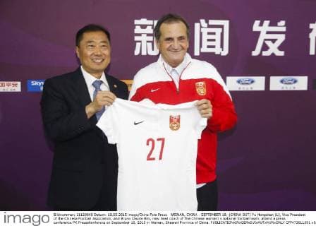 WEINAN, CHINA - SEPTEMBER 18: (CHINA OUT) Yu Hongchen (L), Vice President of the Chinese Football Association, and Bruno Claude Bini, new head coach of The Chinese women s national football team, attend a press conference PK Pressekonferenz on September 18, 2015 in Weinan, Shaanxi Province of China.  CFP473011891 
