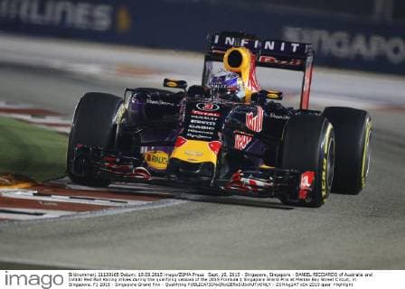 Sept. 19, 2015 - Singapore, Singapore - DANIEL RICCIARDO of Australia and Infiniti Red Bull Racing drives during the qualifying session of the 2015 Formula 1 Singapore Grand Prix at Marina Bay Street Circuit, in Singapore. F1 2015 - Singapore Grand Prix - Qualifying - ZUMAg147