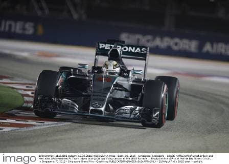 Sept. 19, 2015 - Singapore, Singapore - LEWIS HAMILTON of Great Britain and Mercedes AMG Petronas F1 Team drives during the qualifying session of the 2015 Formula 1 Singapore Grand Prix at Marina Bay Street Circuit, in Singapore. F1 2015 - Singapore Grand Prix - Qualifying - ZUMAg147