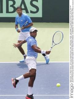 NEW DELHI, INDIA - SEPTEMBER 19: Indian tennis players Leander Paes and Rohan Bopanna in action during their doubles tennis match against Czech Republic s Adam Pavlasek and Radek Stepanek on the second day s play off of the Davis Cup between India and Czech Republic at R.K. Khanna Tennis Stadium, on September 19, 2015 in New Delhi, India. (Photo by Virendra Singh Gosain Hindustan Times ) Davis Cup World Group Play-Off