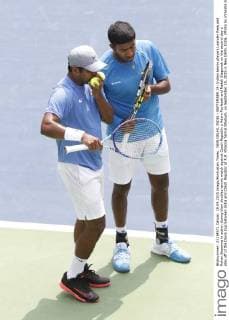 NEW DELHI, INDIA - SEPTEMBER 19: Indian tennis players Leander Paes and Rohan Bopanna in action during their doubles tennis match against Czech Republic s Adam Pavlasek and Radek Stepanek on the second day s play off of the Davis Cup between India and Czech Republic at R.K. Khanna Tennis Stadium, on September 19, 2015 in New Delhi, India. (Photo by Virendra Singh Gosain Hindustan Times ) Davis Cup World Group Play-Off