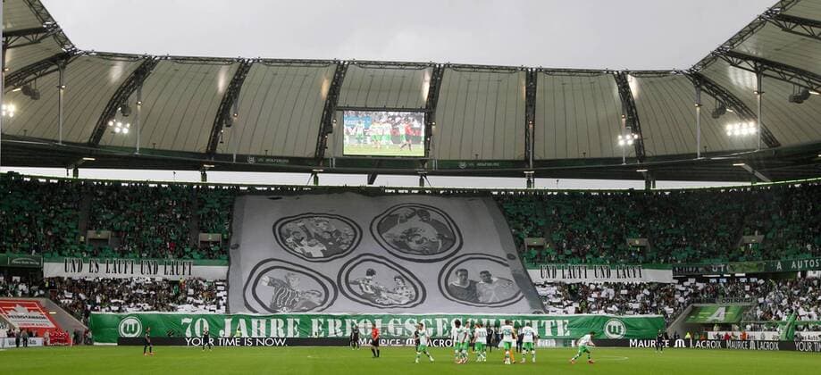 Ausverkaufte Volkswagenarena mit Choeographie zum 70 ig Jährigen Vereinsjubilaeum. VfL Wolfsburg 2-0 Hertha BSC Berlin