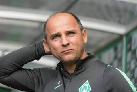 GER, 1.FBL. Werder Bremen vs FC Ingolstadt 04 19.09.2015, Weser Stadion, Bremen, GER, 1.FBL. Werder Bremen vs FC Ingolstadt 04, im Bild Viktor Skripnik (Trainer Werder Bremen) Gestik, Mimik, freundlich Einzelaktion, Halbkörper nphxKokenge