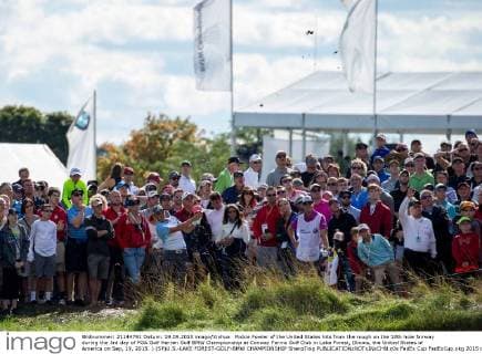 Rickie Fowler of the United States hits from the rough on the 18th hole fairway during the 3rd day of PGA Golf Herren Golf BMW Championship at Conway Farms Golf Club in Lake Forest, Illinois, the United States of America on Sep, 19, 2015. ) (SP)U.S.-LAKE FOREST-GOLF-BMW CHAMPIONSHIP ShenxTing 