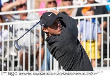 Rory McIlroy of Northern Ireland tees off from the 17th tee during the 3rd day of PGA Golf Herren Golf BMW Championship at Conway Farms Golf Club in Lake Forest, Illinois, the United States of America on Sep, 19, 2015. ) (SP)U.S.-LAKE FOREST-GOLF-BMW CHAMPIONSHIP ShenxTing 