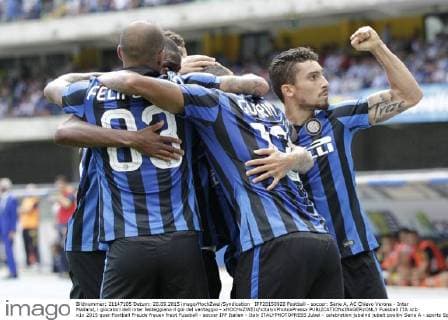 IPP20150920 Football - soccer: Serie A, AC Chievo Verona - Inter Mailand, i giocatori dell inter festeggiano il gol del vantaggio - xHOCHxZWEIx xItalyxPhotoxPressx 