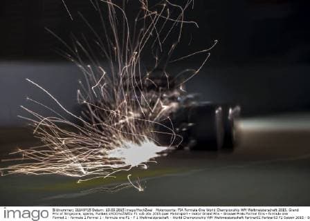 Motorsports: FIA Formula One World Championship WM Weltmeisterschaft 2015, Grand Prix of Singapore, sparks, Funken xHOCHxZWEIx