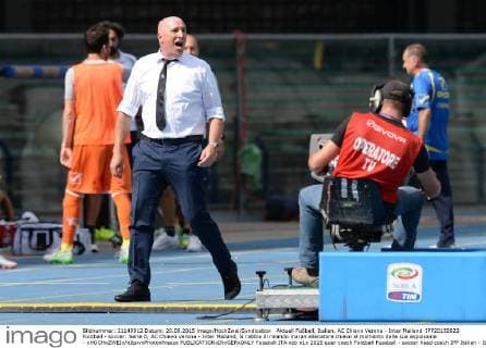 Aktuell Fußball, Italien, AC Chievo Verona - Inter Mailand IPP20150920 Football - soccer: Serie A, AC Chievo Verona - Inter Mailand, la rabbia di rolando maran allenatore chievo al momento della sua espulsione - xHOCHxZWEIx xItalyxPhotoxPressx 