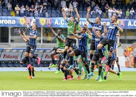 Aktuell Fußball, Italien, AC Chievo Verona - Inter Mailand IPP20150920 Football - soccer: Serie A, AC Chievo Verona - Inter Mailand, i giocatori dell inter festeggiano la vittoria - xHOCHxZWEIx xItalyxPhotoxPressx 