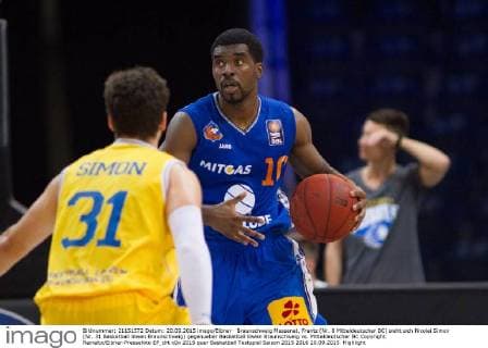 Braunschweig Massenat, Frantz (Nr. 8 Mitteldeutscher BC) sieht sich Nicolai Simon (Nr. 31 Basketball löwen Braunschweig) gegenueber Basketball löwen Braunschweig vs. Mitteldeutscher BC Copyright: Reineltx Eibner-Pressefoto EP_drt