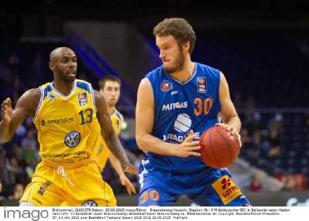 Braunschweig Haukohl, Stephan (Nr. 8 Mitteldeutscher BC) in Ballbesitz neben Keaton Grant (Nr. 13 Basketball löwen Braunschweig) Basketball löwen Braunschweig vs. Mitteldeutscher BC Copyright: Reineltx Eibner-Pressefoto EP_drt