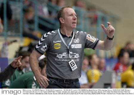 20-09-2015 pmk MX136954 Handball Herren 2.Bundesliga Saison 2015 2016 GWD Minden - HG Saarlouis 26:24 (15:13) Frank CARSTENS -Trainer- Minden