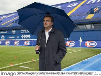 (150921) -- ZAGREB, Sept. 21, 2015 -- This file photo shows Ante Cacic, head coach of Dinamo Zagreb, looking on ahead of the Champions League soccer match against Zadar at the Maksimir Stadium in Zagreb, Croatia on April 13, 2012. Croatian Football Federation appointed Ante Cacic as new head coach of the national soccer team on Sept. 21, 2015. )(wll) (SP)CROATIA-ZAGREB-SOCCER national team Nationalteam NEW HEAD COACH-ANTE CACIC-FILES MisoxLisanin 
