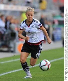 Leonie Maier (Deutschland), am Ball Deutschland - Ungarn Europameisterschaft-Qualifikationsrunde für Europa-Meisterschaft 2017, UEFA Championship Qualifying, Fussball, Fußball, soccer, Frauen, Damen, women Halle Saale, 18.9.2015