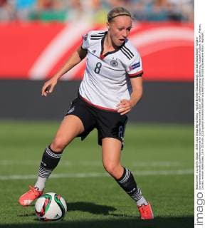 Pauline Bremer (Deutschland), am Ball Deutschland - Ungarn Europameisterschaft-Qualifikationsrunde für Europa-Meisterschaft 2017, UEFA Championship Qualifying, Fussball, Fußball, soccer, Frauen, Damen, women Halle Saale, 18.9.2015