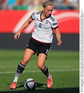 Pauline Bremer (Deutschland), am Ball Deutschland - Ungarn Europameisterschaft-Qualifikationsrunde für Europa-Meisterschaft 2017, UEFA Championship Qualifying, Fussball, Fußball, soccer, Frauen, Damen, women Halle Saale, 18.9.2015