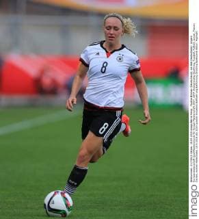 Pauline Bremer (Deutschland), am Ball Deutschland - Ungarn Europameisterschaft-Qualifikationsrunde für Europa-Meisterschaft 2017, UEFA Championship Qualifying, Fussball, Fußball, soccer, Frauen, Damen, women Halle Saale, 18.9.2015