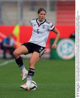 Annike Krahn (Deutschland), am Ball Deutschland - Ungarn Europameisterschaft-Qualifikationsrunde für Europa-Meisterschaft 2017, UEFA Championship Qualifying, Fussball, Fußball, soccer, Frauen, Damen, women Halle Saale, 18.9.2015