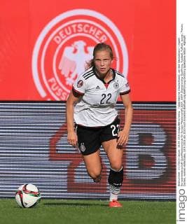 Tabea Kemme (Deutschland), am Ball Deutschland - Ungarn Europameisterschaft-Qualifikationsrunde für Europa-Meisterschaft 2017, UEFA Championship Qualifying, Fussball, Fußball, soccer, Frauen, Damen, women Halle Saale, 18.9.2015