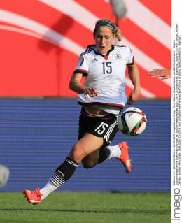 Anna Blässe (Deutschland), am Ball Deutschland - Ungarn Europameisterschaft-Qualifikationsrunde für Europa-Meisterschaft 2017, UEFA Championship Qualifying, Fussball, Fußball, soccer, Frauen, Damen, women Halle Saale, 18.9.2015