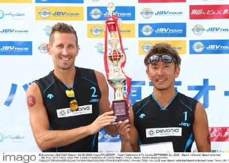Koichi Nishimura & Ty loomis SEPTEMBER 21, 2015 - Beach volleyball Beachvolleyball : JBV Tour 2015 Tokyo Open Men s Award Ceremony at Odaiba Beach, Tokyo, Japan. Noxthirdxpartyxsales  (hnna017956)
