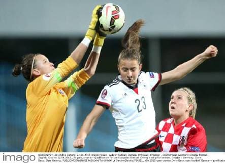 Aktuell Fußball, Damen, EM Quali, Kroatien - Deutschland Germany Croatia football - Zagreb, Croatia 22.09.2015., Zagreb, croatia - Qualification for the European Football Championship for women. Croatia - Germany. Doris Bacic, Sara Dabritz.  SanjinxStrukic PIXSELL