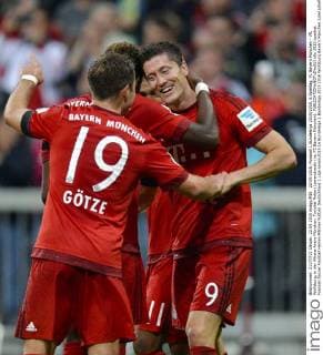 22.09.2015, Fussball 1.Bundesliga 2015 2016, 6.Spieltag, FC Bayern München - VfL Wolfsburg, in der Allianz-Arena München. Torjubel Robert Lewandowski (re, FC Bayern München). 