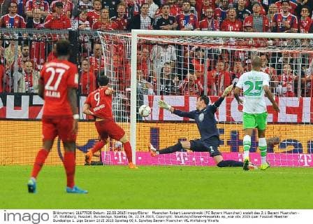 Muenchen Robert Lewandowski (FC Bayern Muenchen) erzielt das 3:1 Bayern Muenchen - VfL Wolfsburg, Fussball, Bundesliga, Spieltag 06, 22.09.2015, Copyright: Stuetzle xEibner-Pressefoto ep_wse