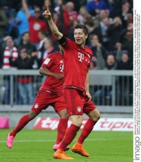 22.09.2015,FC Bayern vs FC Augsburg,1.BL ,1.Bundesliga, Allianz Arena, Soccer Fussball, Football 22.09.2015, FC Bayern vs Wolfsburg, Allianz Arena München, Fussball, Sport, im Bild: Robert Lewandowski (FCB) jubelt
