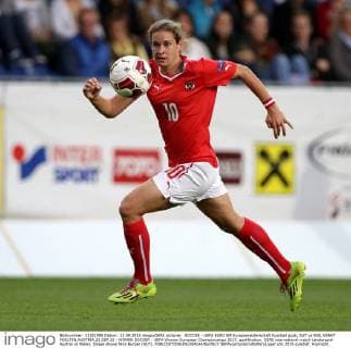 SOCCER - UEFA EURO EM Europameisterschaft Fussball quali, AUT vs WAL SANKT POELTEN,AUSTRIA,22.SEP.15 - WOMEN SOCCER - UEFA Women European Championships 2017, qualification, OEFB international match Länderspiel Austria vs Wales. Image shows Nina Burger (AUT). GEPAxpictures xWalterxLuger