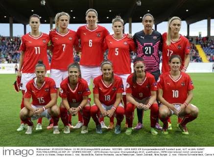SOCCER - UEFA EURO EM Europameisterschaft Fussball quali, AUT vs WAL SANKT POELTEN,AUSTRIA,22.SEP.15 - WOMEN SOCCER - UEFA Women European Championships 2017, qualification, OEFB international match Länderspiel Austria vs Wales. Image shows 1. row: Nicole Billa, Nadine Prohaska, Laura Feiersinger, Sarah Zadrazil, Nina Burger. 2. row: Viktoria Schnaderbeck, Carina Wenninger, Katharina Schiechtl, Sophie Maierhofer, Manuela Zinsberger and Sarah Puntigam (AUT). GEPAxpictures xWalterxLuger