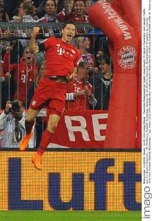 Muenchen Riesenjubel bei Robert Lewandowski (FC Bayern Muenchen) nach seinem Treffer zum 2:1 Bayern Muenchen - VfL Wolfsburg, Fussball, Bundesliga, Spieltag 06, 22.09.2015, Copyright: Stuetzle xEibner-Pressefoto ep_wse