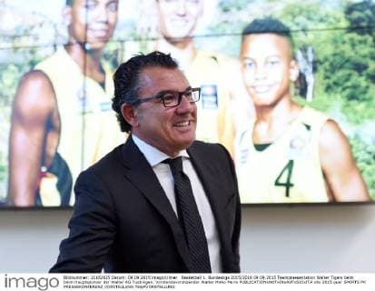 Basketball 1. Bundesliga 2015 2016 09.09.2015 Teampraesentation Walter Tigers beim beim Hauptsponsor der Walter AG Tuebingen. Vorstandsvorsitzender Walter Mirko Merlo 