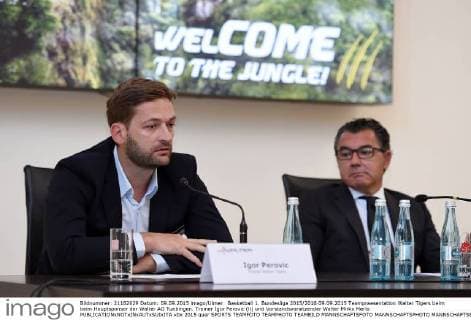 Basketball 1. Bundesliga 2015 2016 09.09.2015 Teampraesentation Walter Tigers beim beim Hauptsponsor der Walter AG Tuebingen. Trainer Igor Perovic (li) und Vorstandsvorsitzender Walter Mirko Merlo 