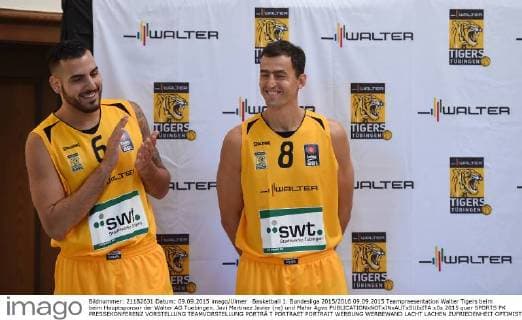 Basketball 1. Bundesliga 2015 2016 09.09.2015 Teampraesentation Walter Tigers beim beim Hauptsponsor der Walter AG Tuebingen. Javi Martinez Javier (re) und Mahir Agva 