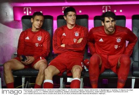 22.09.2015, Fussball, Saison 2015 2016, 1. Bundesliga, 6. Spieltag, FC Bayern München - VfL Wolfsburg 5:1, v.li., Rafinha (Bayern Muenchen), Robert Lewandowski (Bayern Muenchen), Javier Martinez (Bayern Muenchen)
