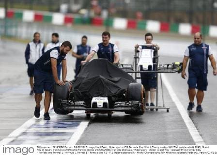 Motorsports: FIA Formula One World Championship WM Weltmeisterschaft 2015, Grand Prix of Japan, mechanic of Williams Martini Racing xHOCHxZWEIx