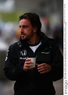 Japanese Grand Prix, Suzuka 24 - 27 September 2015 25.09.2015 - Fernando Alonso (ESP) McLaren Honda MP4-30 