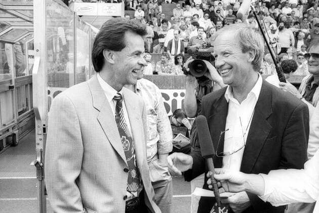 Trainer Ottmar Hitzfeld (Borussia Dortmund) im Gespräch mit Helmut Benthaus
