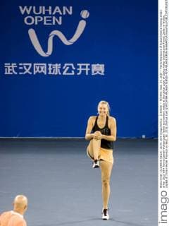 (150925) -- WUHAN, Sept. 25, 2015 -- Maria Sharapova of Russia takes a training ahead of her 2015 WTA Tennis Damen Wuhan Open Tennis tournament match at the center court of Optics Valley International Tennis Center in Wuhan, capital of China s Hubei Province on Sept. 25, 2015.(Xinhua )(wll) (SP)CHINA-WUHAN-TENNIS-WTA-WUHAN OPEN-SHARAPOVA XiaoxYijiu 