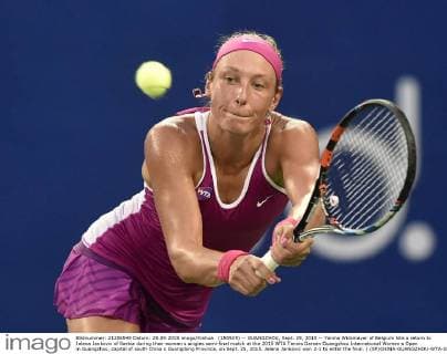 (150925) -- GUANGZHOU, Sept. 25, 2015 -- Yanina Wickmayer of Belgium hits a return to Jelena Jankovic of Serbia during their women s singles semi-final match at the 2015 WTA Tennis Damen Guangzhou International Women s Open in Guangzhou, capital of south China s Guangdong Province, on Sept. 25, 2015. Jelena Jankovic won 2-1 to enter the final. ) (SP)CHINA-GUANGZHOU-WTA-GUANGZHOU OPEN (CN) LiangxXu 
