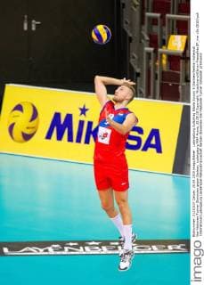 Ludwigsburg Aufschlag Nikola Jovovic 9 (Serbien Serbia) Volleyball Vier-Nationen-Turnier Slowenien gegen Serbien, Ludwigsburg MHP-Arena, 25.09.15 Copyright: Wuechnerx xEibner-Pressefoto EP_nwr