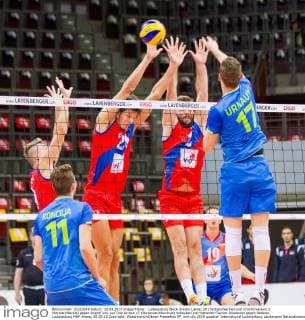 Ludwigsburg Block Srecko Lisinac 20 (Serbien Serbia) und Uros Kovacevic 2 (Serbien Serbia) gegen Angriff von von Tine Urnaut 17 (Slowenien Slovenia) Volleyball Vier-Nationen-Turnier Slowenien gegen Serbien, Ludwigsburg MHP-Arena, 25.09.15 Copyright: Wuechnerx xEibner-Pressefoto EP_nwr