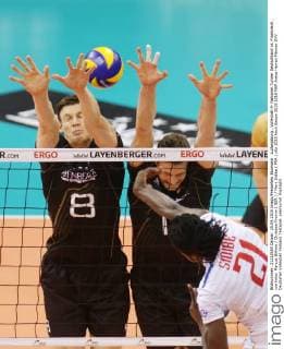 Ludwigsburg , Volleyball 4- Nationen Turnier Deutschland vs. Frankreich , von links: Marcus Böhme Christian Fromm ( GER ) Mory Sidibe ( FRA )