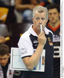 Ludwigsburg , Volleyball 4- Nationen Turnier Deutschland vs. Frankreich , Trainer Vital Heynen ( GER )