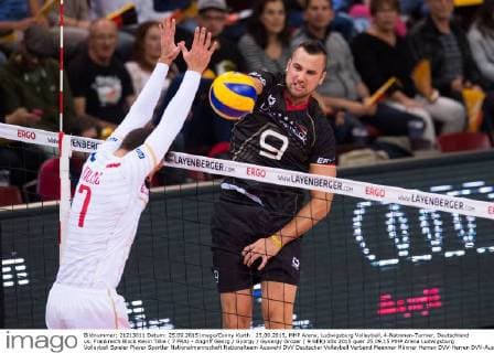 25.09.2015, MHP Arena, Ludwigsburg Volleyball, 4-Nationen-Turnier, Deutschland vs. Frankreich Block Kevin Tillie ( 7 FRA) - Angriff Georg György Gyoergy Grozer ( 9 GER)
