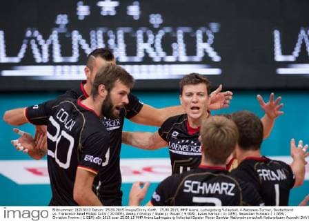 25.09.2015, MHP Arena, Ludwigsburg Volleyball, 4-Nationen-Turnier, Deutschland vs. Frankreich Jubel Philipp Collin ( 20 GER), Georg György Gyoergy Grozer ( 9 GER), Lukas Kampa ( 11 GER), Sebastian Schwarz ( 3 GER), Christian Fromm ( 1 GER)
