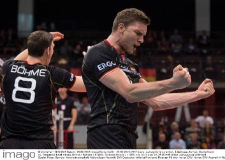 25.09.2015, MHP Arena, Ludwigsburg Volleyball, 4-Nationen-Turnier, Deutschland vs. Frankreich Jubel Marcus Böhme Boehme ( 8 GER), Christian Fromm ( 1 GER)